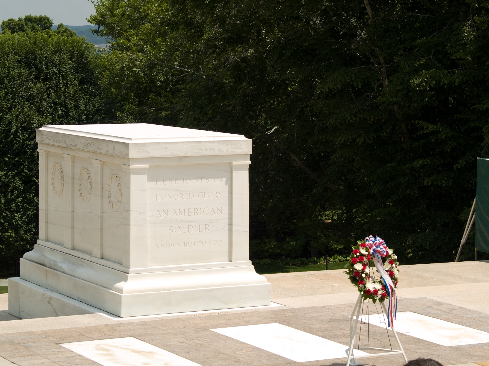 tomb of the unknown soldier at arlington cemetery